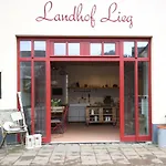Landhof - Tierische Auszeit In Unseren Gemuetlichen