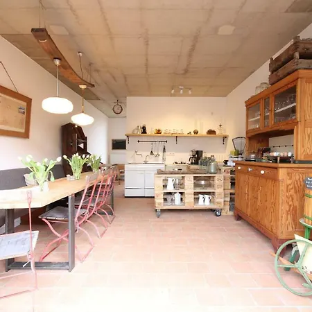 Landhof - Tierische Auszeit In Unseren Gemuetlichen Lieg